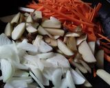 Foto del paso 2 de la receta: 🍟Papas🥔, cebollas🌰y zanahorias🥕salteadas🍟