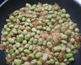 Foto del paso 4 de la receta: Habitas con cebolla y morcillas