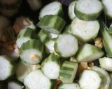 Foto langkah ke 1 dari resep Sayur bening oyong jagung.