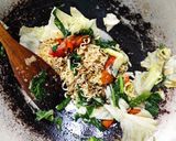 Foto langkah ke 4 dari resep Mie Jowo Goreng Tektek.