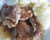 Foto del paso 6 de la receta: Solomillo de cerdo a las finas hierbas con gravy de cebollas