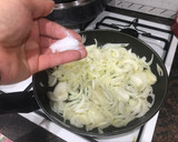 Foto del paso 2 de la receta: Salmón en salsa de cava con alcachofa y champiñones