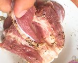 Hình bước làm 1 của món Thịt chân giò luộc