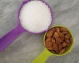 A picture of step 1 of Almond crunch.