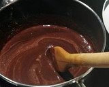 Foto del paso 3 de la receta: Tarta de chocolate con piñones