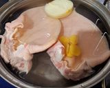 Hình bước làm 1 của món Tai heo sốt thái