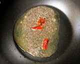 A picture of step 2 of Ghee Podi Idli.