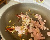 รูปขั้นตอนการทำที่ 2 ของ อกไก่สับผัดน้ำพริกเผา