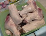 Foto langkah ke 1 dari resep Sop Kikil Kambing.