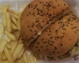A picture of step 4 of Nuggets burger.