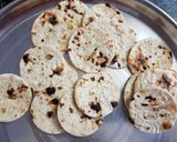 लेफ्टओवर रोटी से कुरकुरी देसी सेव पूरी (leftover roti se kurkure desi sev puri recipe in Hindi) रेसिपी चरण 2 फोटो