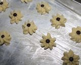 Foto langkah ke 2 dari resep Maizena cookies / Semprit susu 3 bahan.