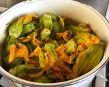 Foto del paso 1 de la receta: Flor de calabaza