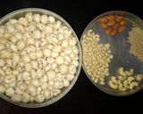 A picture of step 1 of Makhana Chaat.