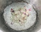 Hình bước làm 2 của món Canh lá nhíp rừng