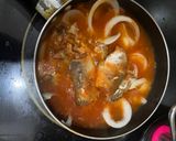 Hình bước làm 3 của món Cá mòi xào hành tây