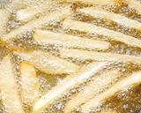 Foto del paso 3 de la receta: Papas crujientes😋