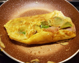 Foto del paso 3 de la receta: Tortilla de jamón york y aguacate