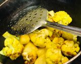 A picture of step 5 of Typical Bong Lunch with Rohu Fish Curry with Cauliflowers & Potatoes 🥔.