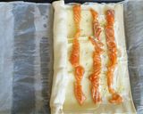 Foto del paso 4 de la receta: Salmón en hojaldre coronado con mostaza