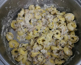 Foto del paso 4 de la receta: Tortellini de carne con salsa de cebolla