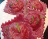 Foto del passaggio 7 della ricetta Ravioli di barbabietola ripieni di ricciola su crema di bufala