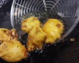 A picture of step 4 of Crispy Urad dal Vada.