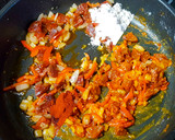 Foto del paso 3 de la receta: Tortilla Guisada con Chorizo