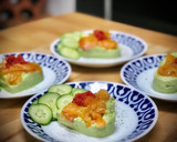 Foto del paso 3 de la receta: Timbal de aguacate y salmón marinado