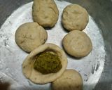 A picture of step 3 of Matar Paratha.