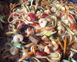 Foto del paso 2 de la receta: Tallarines fritos tres delicias chinos🎋🍜🍤