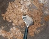 A picture of step 2 of Wheat flour halwa.