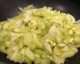 Foto del paso 3 de la receta: Tostas de zarangollo de calabacín