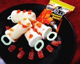 मलाई कुल्फी विथ जेली ट्विस्ट(malai kulfi with jelly twist recipe in hindi) रेसिपी चरण 6 फोटो