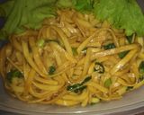 Foto langkah ke 4 dari resep Bekal Anak Mie Goreng karakter kucing mudah unik.