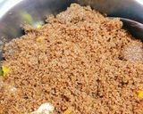 Hình bước làm 2 của món Đào ngâm đường nâu