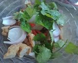 รูปขั้นตอนการทำที่ 2 ของ ยำผักชีหมูเด้ง