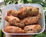 Hình bước làm 2 của món Nem lụi (nem nướng)