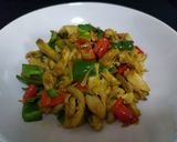 Foto langkah ke 6 dari resep Tumis ayam suwir paprika.