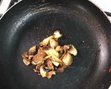 Foto del paso 4 de la receta: Omelette de queso de almendras, jamón de pavo, champiñones y hogao 🍅 en 15 minutos