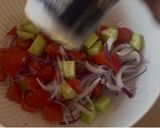 Foto del passaggio 4 della ricetta Fresca insalata con cetrioli