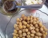 A picture of step 1 of Chickpea salad in 10 minutes.