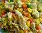 รูปขั้นตอนการทำที่ 4 ของ อกไก่ผัดผงกะหรี่ ใส่ไข่ ผักสามสี คลีน