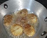 A picture of step 3 of Water chestnut potato fritters.