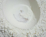 Foto del paso 1 de la receta: Masa al pimentón para empanada gallega