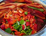 Foto del paso 2 de la receta: Salsa de tomate y pimientos casera