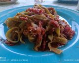 Foto del paso 7 de la receta: Fetuccini de espinacas con txangurro en salsa de tomate y txangurro con encurtidos