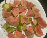 A picture of step 1 of Guava milkshake.