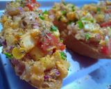 Foto langkah ke 3 dari resep Bruschetta ayam keju.