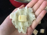 Bombas de papa con corazón de queso